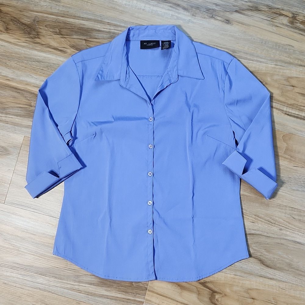 💜At Last Lavender Buttoned Stretch 3/4 Sleeve Top Large